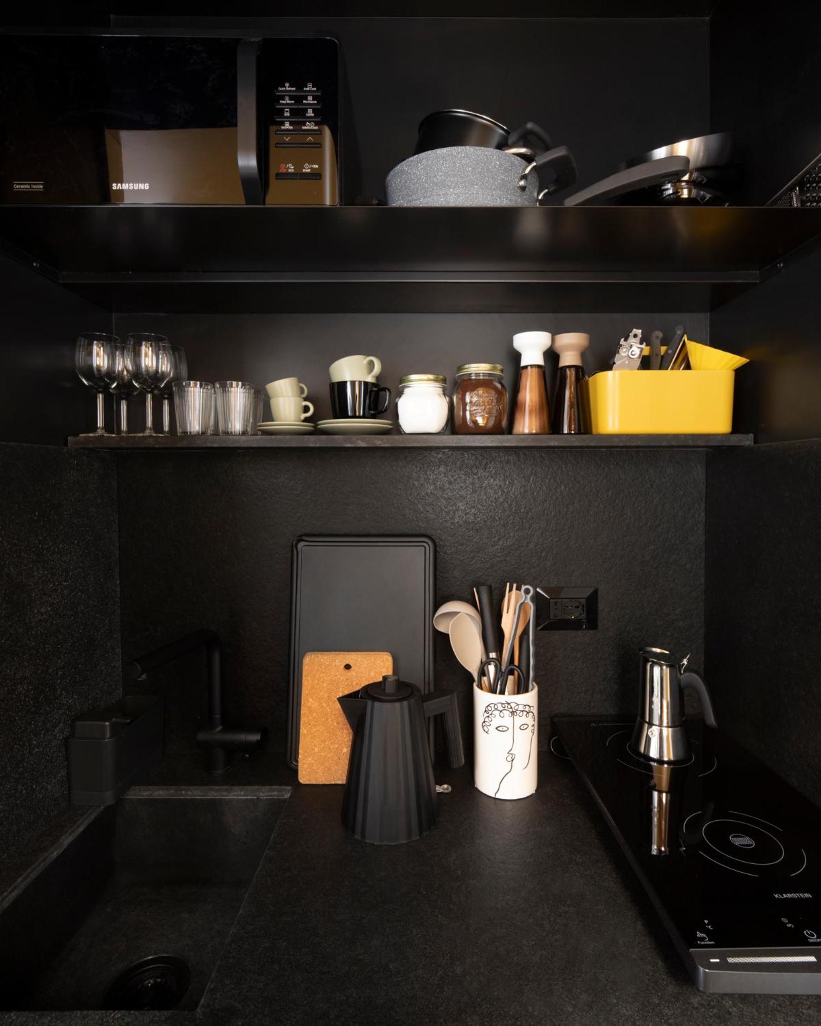 Interno A - * Rom
